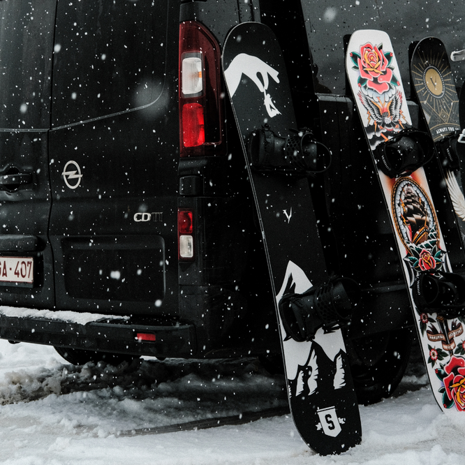 Drop-In Schwarz 2024 Snowboard